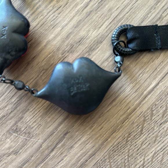 vintage Betsey Johnson lip necklace - Picture 3 of 7